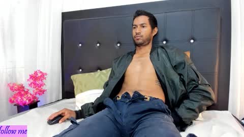 Snapshot of dominikx_ chatting on 02-18-26, 12:01 dominikx_ online show from 02-18-26, 12:01