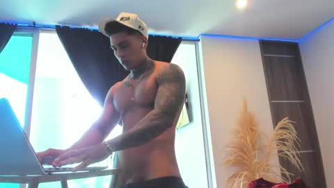 Snapshot of dominiofit chatting on 06-11-26, 06:28 Only fans Ronnie col---InstaRonniecolleman online show from 06-11-26, 06:28