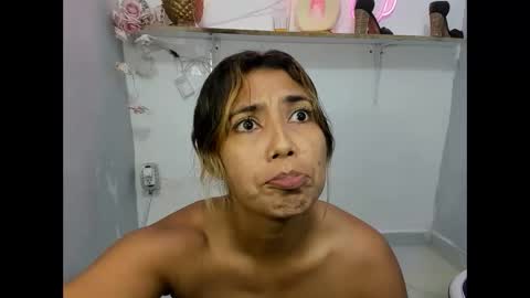 Snapshot of dona_tella chatting on 06-03-26, 02:33 dona_tella online show from 06-03-26, 02:33