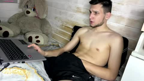 Stephanie and online show from 04-04-26, 04:15