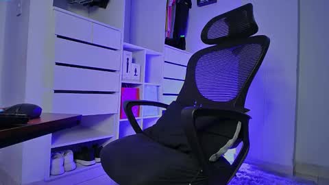 Donat Independent Model online show from 01-18-26, 12:03