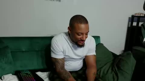 Snapshot of dong_masterson chatting on 02-19-26, 01:12 Gifted online show from 02-19-26, 01:12