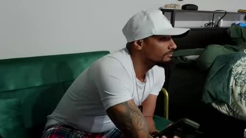 Snapshot of dong_masterson chatting on 02-23-26, 08:39 Gifted online show from 02-23-26, 08:39