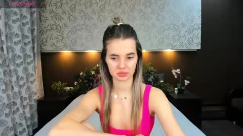 Snapshot of donnaaa_evans chatting on 12-20-24, 01:14 Donna On GMT2 Mon-Fri 3-9 AM online show from 12-20-24, 01:14