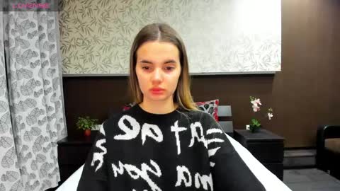 Snapshot of donnaaa_evans chatting on 12-24-24, 11:55 Donna On GMT2 Mon-Fri 3-9 AM online show from 12-24-24, 11:55