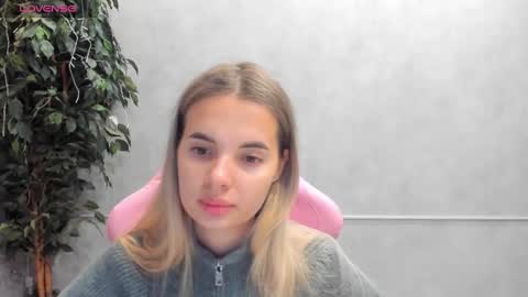 Snapshot of donnaaa_evans chatting on 03-09-25, 11:56 Donna On GMT2 Mon-Fri 3-9 AM online show from 03-09-25, 11:56