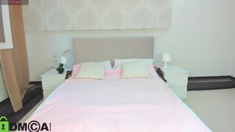 Snapshot of donnaaa_evans chatting on 06-11-26, 12:19 Donna On GMT2 Mon-Fri 3-9 AM online show from 06-11-26, 12:19