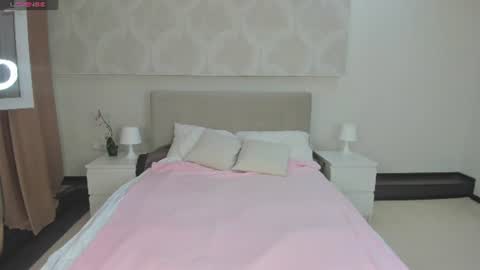 Snapshot of donnaaa_evans chatting on 06-18-26, 10:47 Donna On GMT2 Mon-Fri 3-9 AM online show from 06-18-26, 10:47