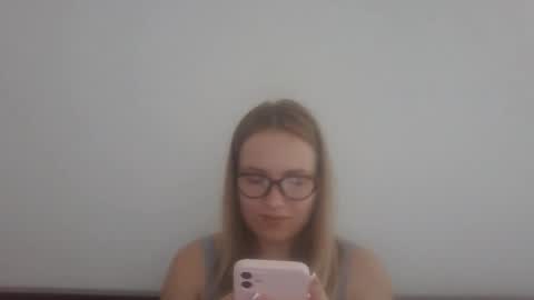 Snapshot of donnahawkins chatting on 02-17-26, 04:20 donnahawkins online show from 02-17-26, 04:20