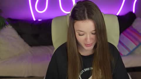 DONNA online show from 11-19-25, 06:19