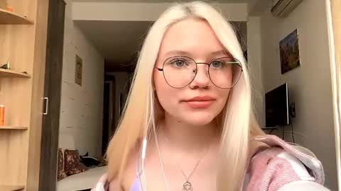 Snapshot of donnettakeblish chatting on 10-20-25, 12:16 Stella online show from 10-20-25, 12:16