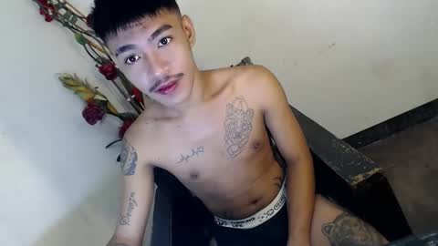 Snapshot of donnie_on_cum chatting on 02-26-26, 09:03 donnie online show from 02-26-26, 09:03