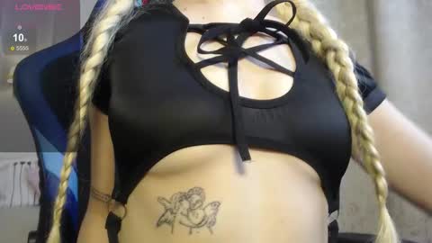 Snapshot of dont_forget__ chatting on 10-15-25, 08:58 Nika online show from 10-15-25, 08:58