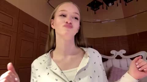 Anika online show from 03-09-26, 01:15