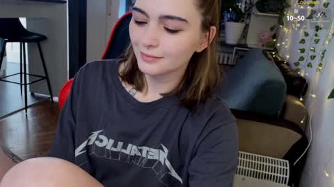 Snapshot of dorfmatratze_ chatting on 01-05-25, 07:49 Alice online show from 01-05-25, 07:49