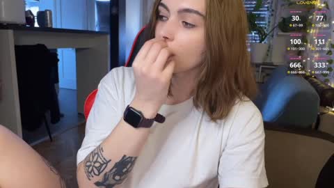 Snapshot of dorfmatratze_ chatting on 01-11-25, 12:29 Alice online show from 01-11-25, 12:29