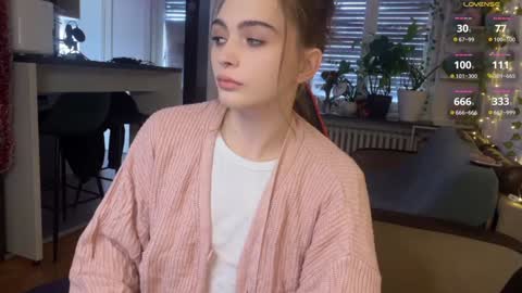 Snapshot of dorfmatratze_ chatting on 01-12-25, 08:04 Alice online show from 01-12-25, 08:04