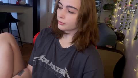 Snapshot of dorfmatratze_ chatting on 01-15-25, 07:48 Alice online show from 01-15-25, 07:48