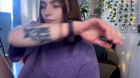 Snapshot of dorfmatratze_ chatting on 02-06-25, 12:16 Alice online show from 02-06-25, 12:16