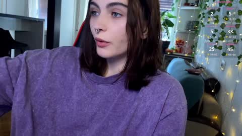Snapshot of dorfmatratze_ chatting on 02-08-25, 09:56 Alice online show from 02-08-25, 09:56