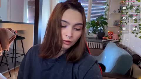 Snapshot of dorfmatratze_ chatting on 02-19-25, 08:01 Alice online show from 02-19-25, 08:01