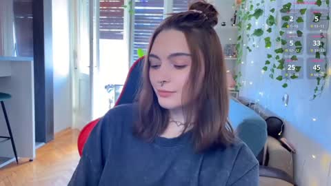 Snapshot of dorfmatratze_ chatting on 02-19-25, 11:06 Alice online show from 02-19-25, 11:06