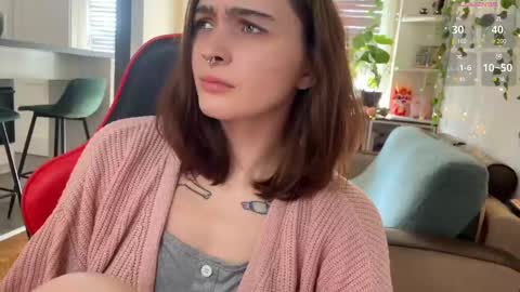 Snapshot of dorfmatratze_ chatting on 02-25-25, 10:15 Alice online show from 02-25-25, 10:15