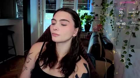 Snapshot of dorfmatratze_ chatting on 10-09-25, 08:12 Alice online show from 10-09-25, 08:12