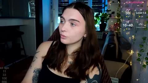 Snapshot of dorfmatratze_ chatting on 10-10-25, 08:24 Alice online show from 10-10-25, 08:24
