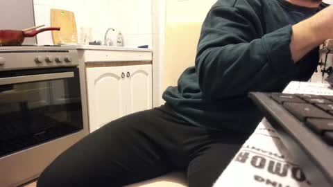 Snapshot of doriancretu95 chatting on 12-17-24, 06:42 menu below online show from 12-17-24, 06:42