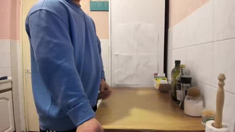 Snapshot of doriancretu95 chatting on 02-15-25, 07:06 menu below online show from 02-15-25, 07:06