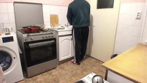 Snapshot of doriancretu95 chatting on 03-10-25, 06:12 menu below online show from 03-10-25, 06:12