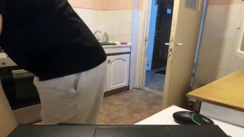 Snapshot of doriancretu95 chatting on 04-27-26, 08:18 menu below online show from 04-27-26, 08:18