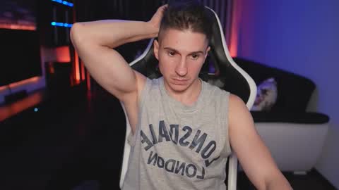 Dorian Reyes online show from 11-22-25, 01:15