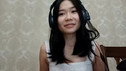 YuKi  online show from 10-14-25, 10:05