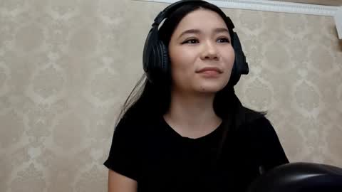 YuKi  online show from 10-15-25, 10:15