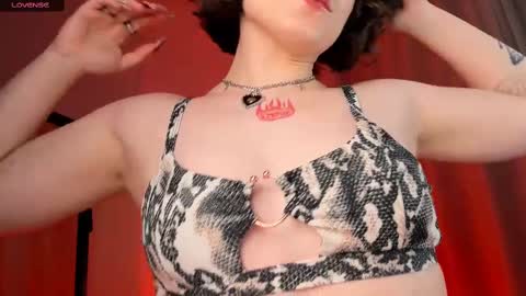 Snapshot of doublee_trouble chatting on 02-11-25, 01:52 Eva ana Liza online show from 02-11-25, 01:52