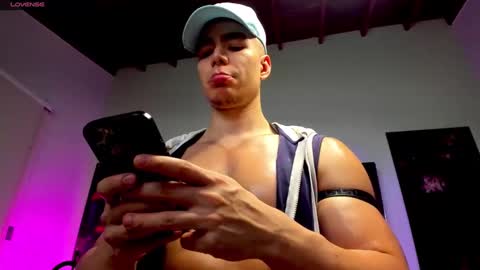 Snapshot of douglassafado chatting on 02-23-25, 02:29 Douglas Safado online show from 02-23-25, 02:29