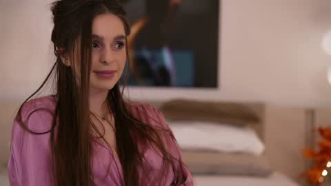 Snapshot of dovia chatting on 11-08-25, 07:52 . . online show from 11-08-25, 07:52