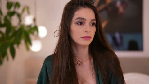 Snapshot of dovia chatting on 11-10-25, 07:40 . . online show from 11-10-25, 07:40