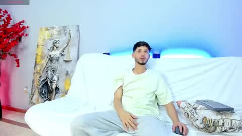Snapshot of drake_and_zara chatting on 05-07-26, 12:43 Drake and Zara online show from 05-07-26, 12:43