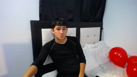 -- nicolle and jhon -- online show from 02-15-26, 04:53