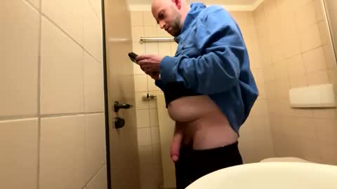 Snapshot of drawingcock chatting on 10-19-25, 10:32 drawingcock online show from 10-19-25, 10:32