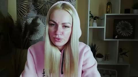 dream_dolly_ online show from 10-14-25, 01:01