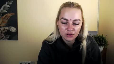 dream_dolly_ online show from 10-17-25, 01:35