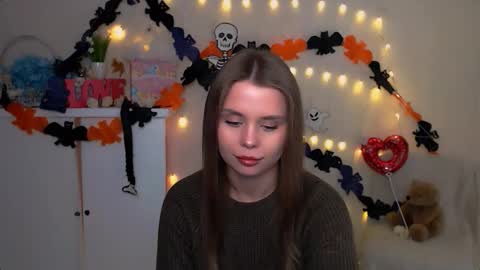 Mari online show from 10-29-25, 11:23