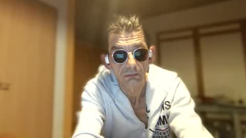 Snapshot of dreambob chatting on 11-13-25, 08:52 Dreambob online show from 11-13-25, 08:52