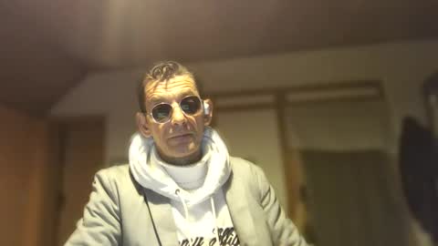 Snapshot of dreambob chatting on 11-27-25, 12:02 Dreambob online show from 11-27-25, 12:02