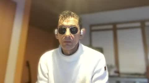 Snapshot of dreambob chatting on 12-19-25, 12:34 Dreambob online show from 12-19-25, 12:34