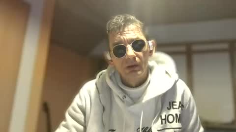 Snapshot of dreambob chatting on 12-20-25, 07:32 Dreambob online show from 12-20-25, 07:32